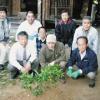 中嶋神社四国分社の敷地に橘の苗木を植える